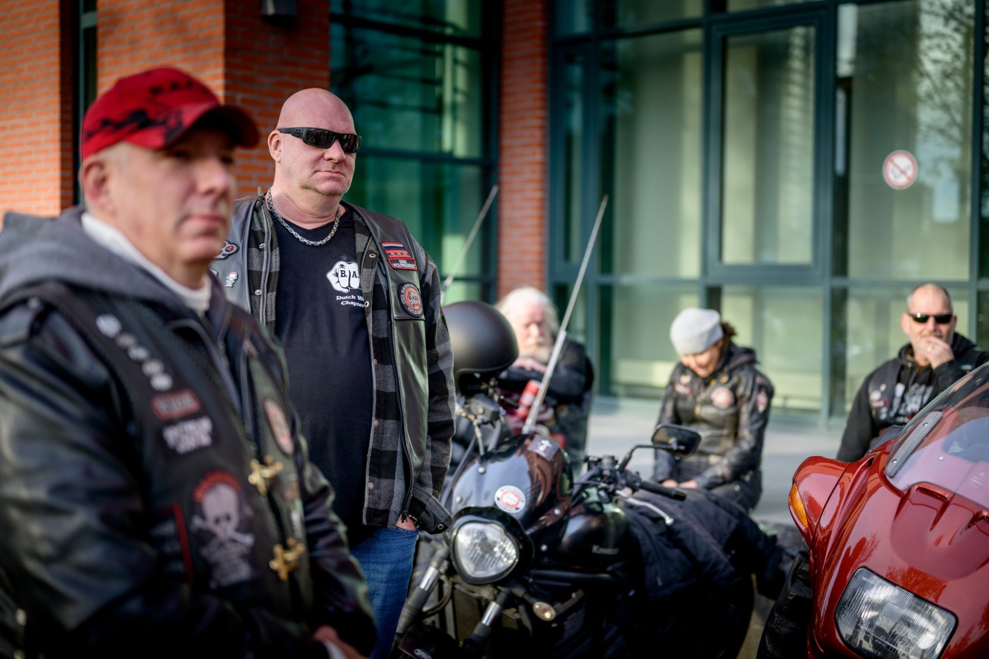 'Slaap lekker!', stoere bikers waken op stoep mishandelde kinderen