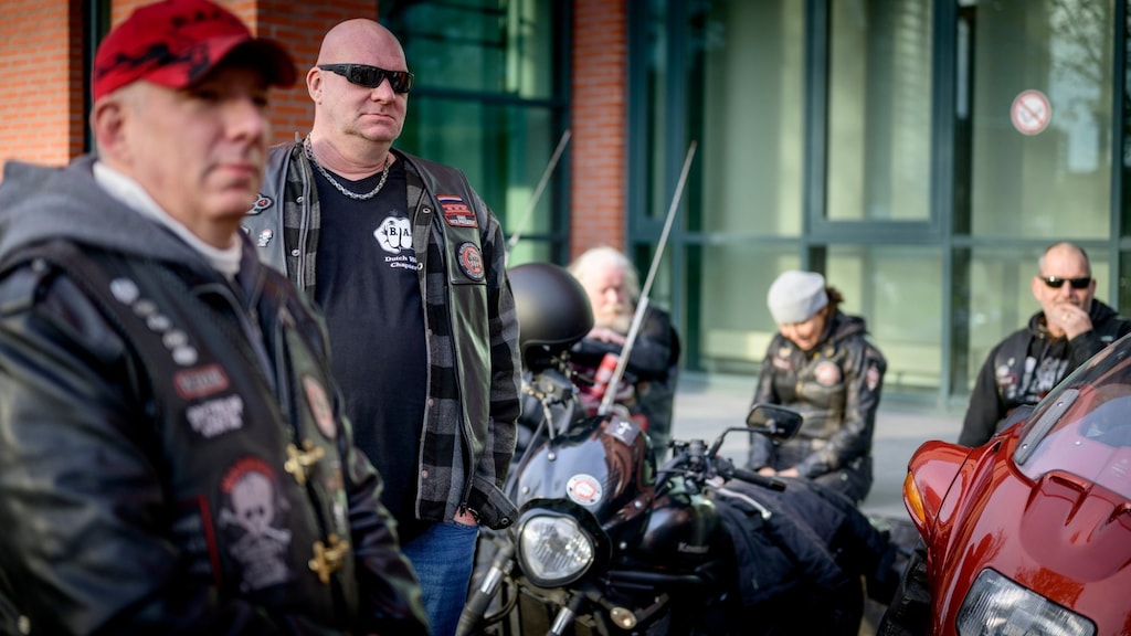 'Slaap lekker!', stoere bikers waken op stoep mishandelde kinderen