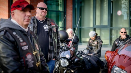 'Slaap lekker!', stoere bikers waken op stoep mishandelde kinderen