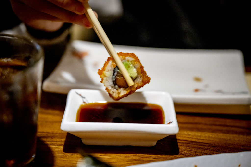 Sushirestaurant in Ridderkerk boos: mensen nemen steeds vaker sushi in bakjes mee naar huis