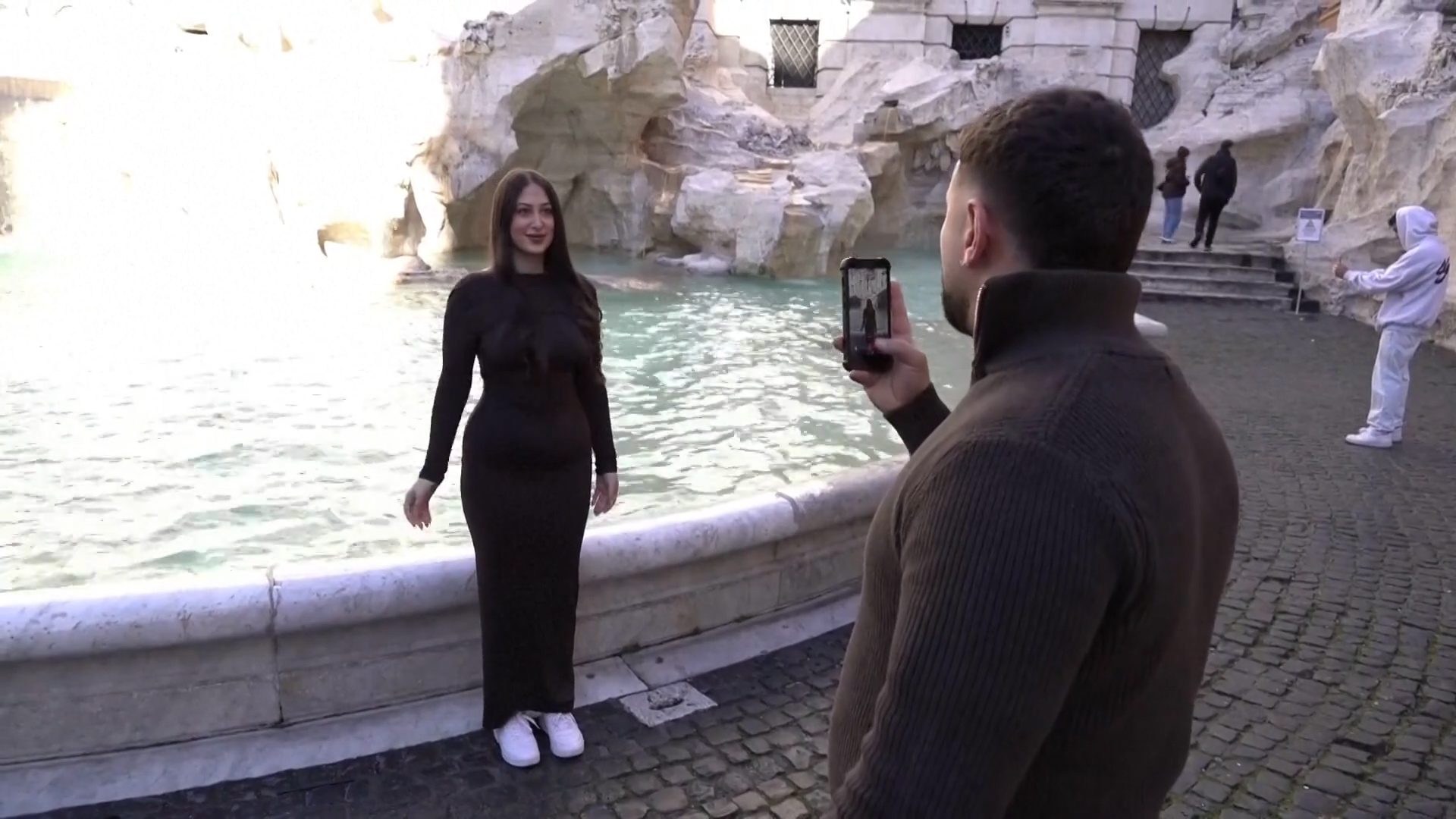 Geldklopperij of meer ruimte voor selfie? Bezoek Trevi-fontein kost nu geld