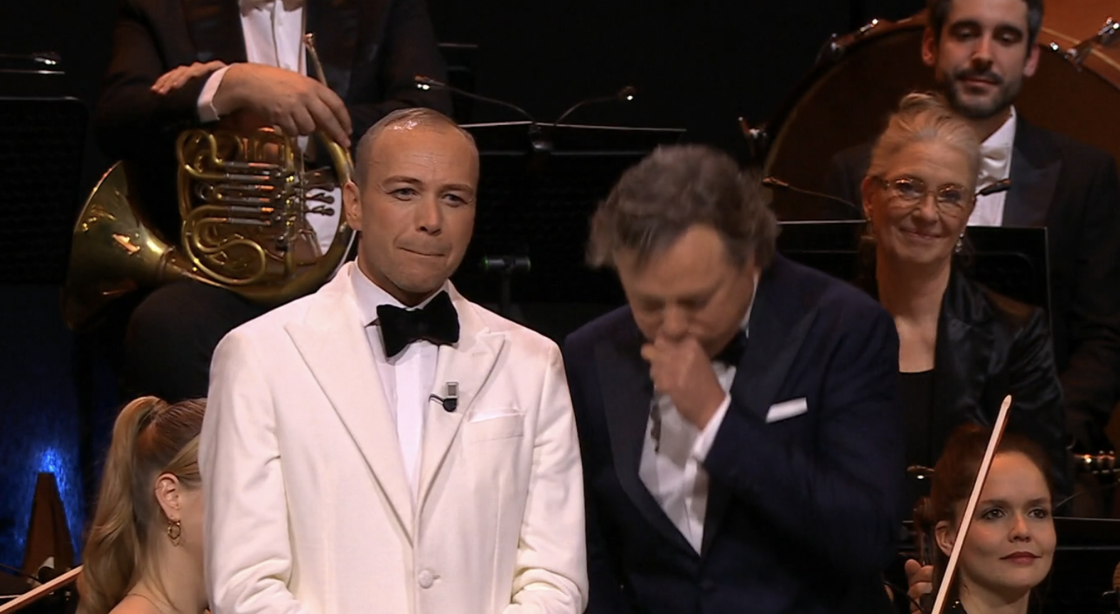 Hoestbui Frits Sissing zorgt voor ongemakkelijk moment in Maestro