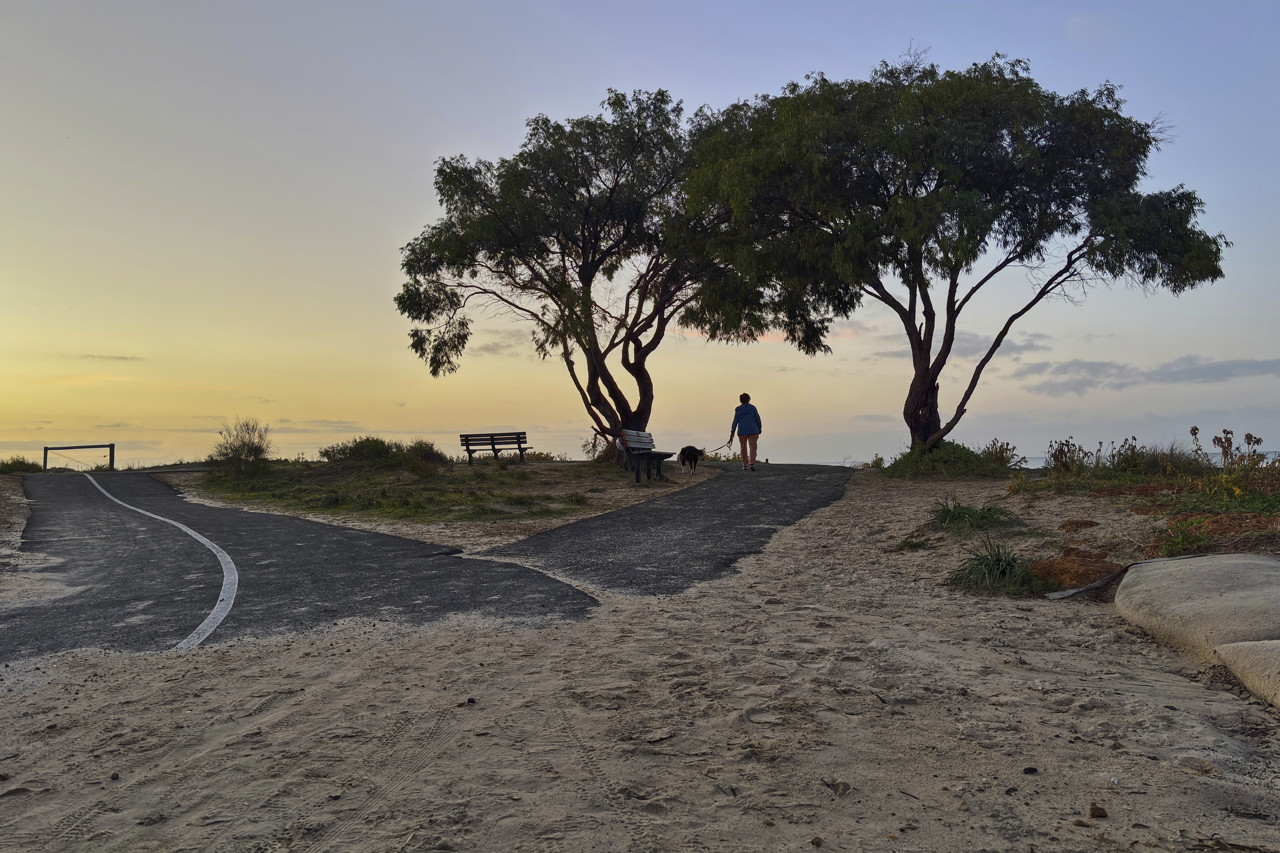 Familie voor kust Australië in problemen, zoon (13) zwemt kilometers voor hulp