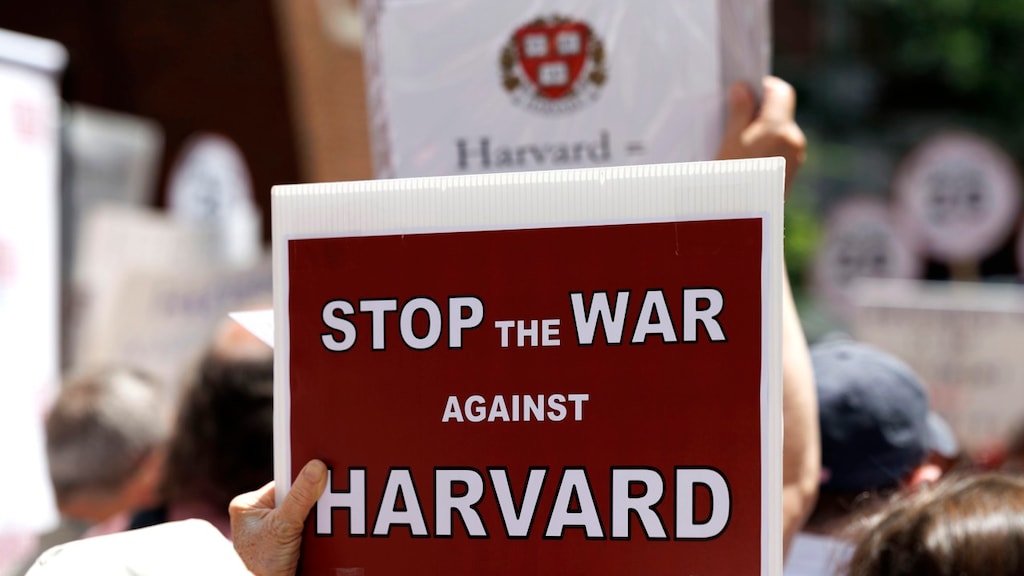 Trump eist 1 miljard dollar van universiteit Harvard