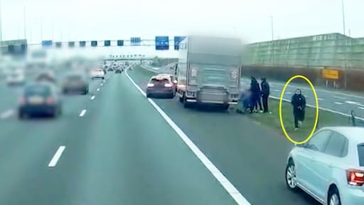 Politie deelt beelden van drugsroof op A1 bij Muiden in december