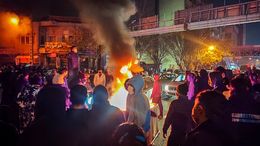 Oorlog afgewend? VS om tafel met regime, maar Iraniërs 'voelen zich bespeeld'
