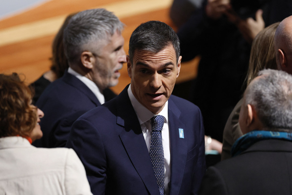 Musk noemt Spaanse premier 'een tiran' om socialmediaverbod voor kinderen