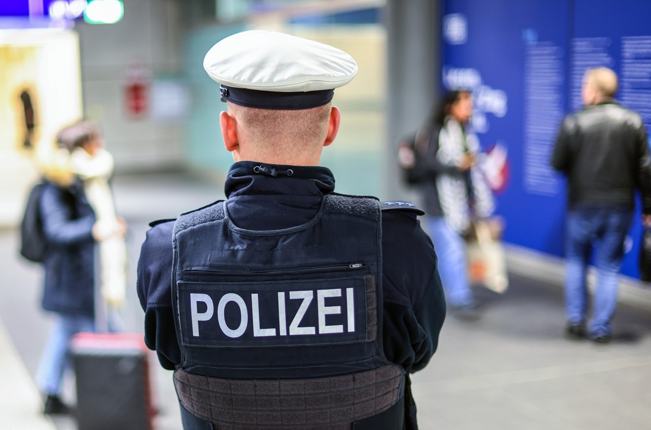 Duitse treinconducteur (36) overleden na aanval van zwartrijder