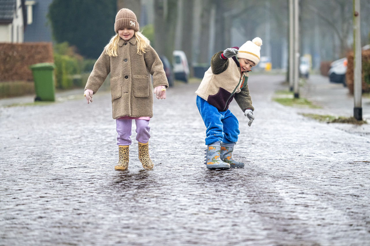 Code rood om ijzel in noorden verlengd, tot 15.00 uur in Groningen
