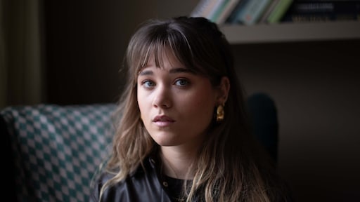 'Naast elke spijtmoeder staat een kind': Rosalie geeft verlaten dochter een stem