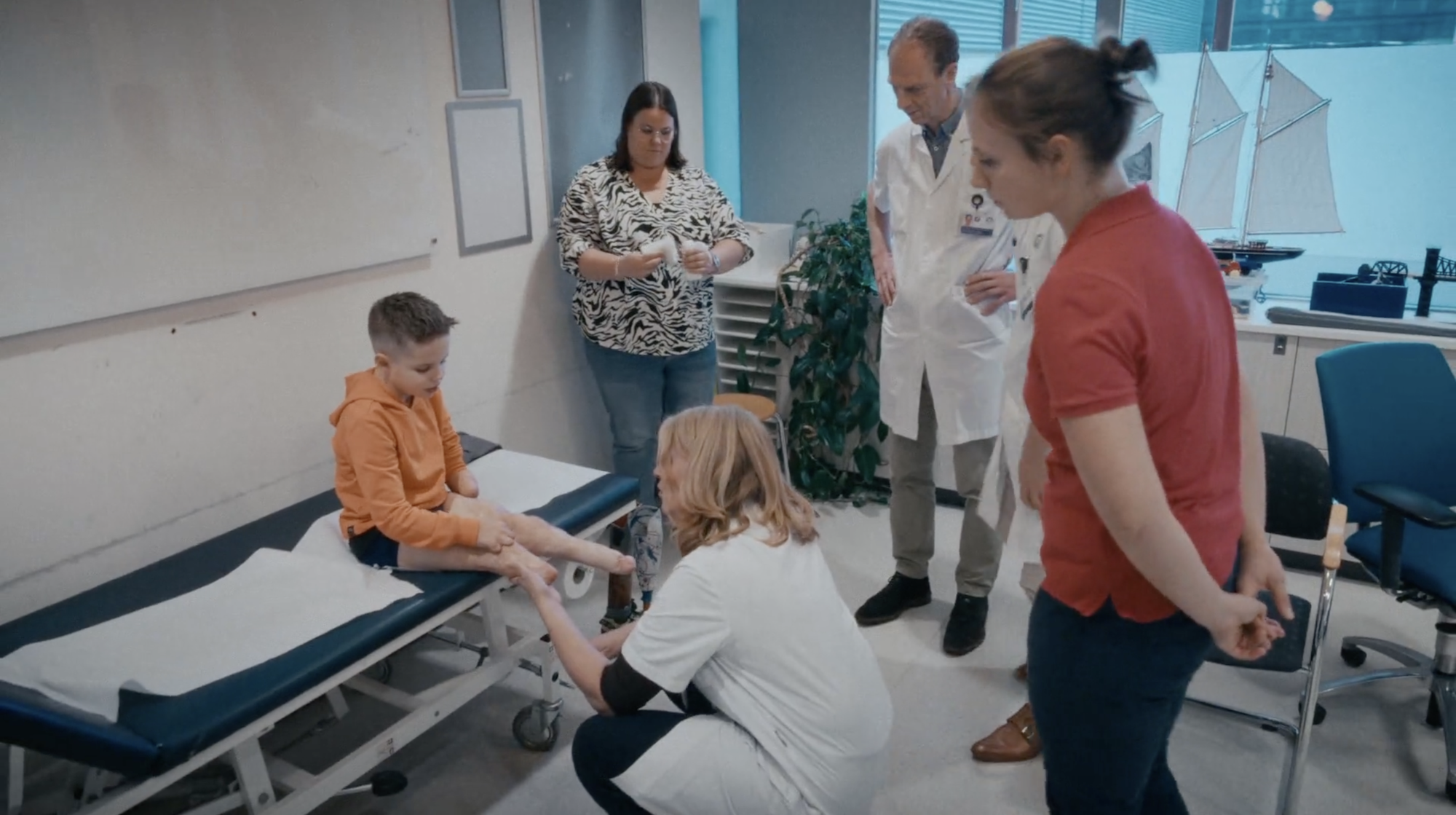 Bart (8) uit Het Kinderziekenhuis verloor ledematen door meningokokkensepsis: 'Moesten afscheid nemen'