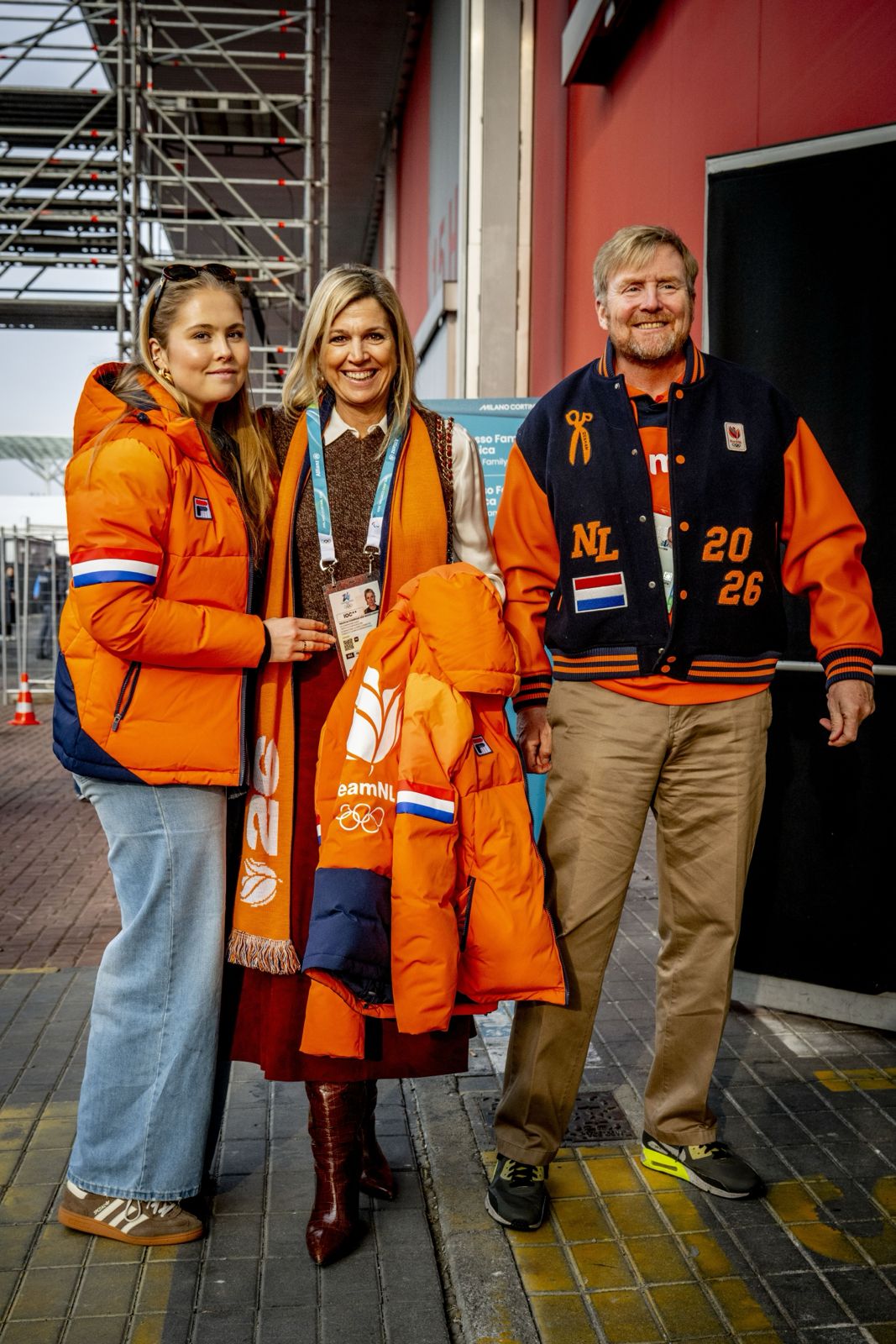 Koning Willem-Alexander en koningin Máxima ontmoeten familie en vrienden van olympiërs in Milaan