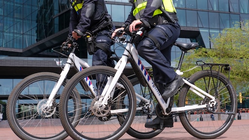 Geen boete, maar geld geven aan goed doel: actie Amsterdamse agent onderzocht