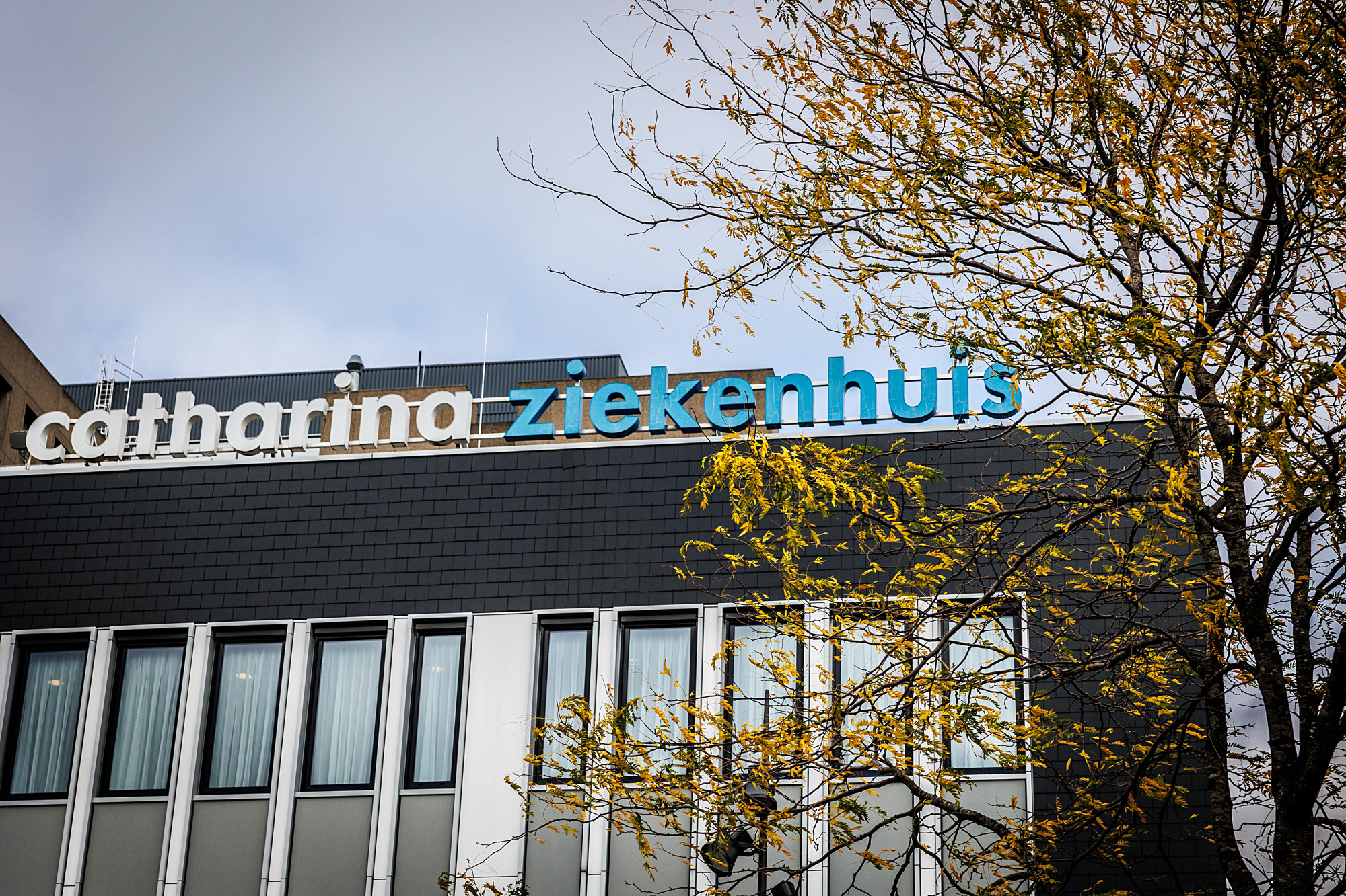 Arts raakte zonder noodzaak borsten patiënten aan maar krijgt geen straf