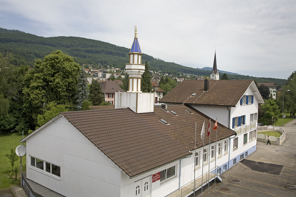 Uno de los cuatro minaretes de Suiza. Desde 2009, en Suiza no se permite la construcción de nuevos edificios, como mezquitas con minaretes.