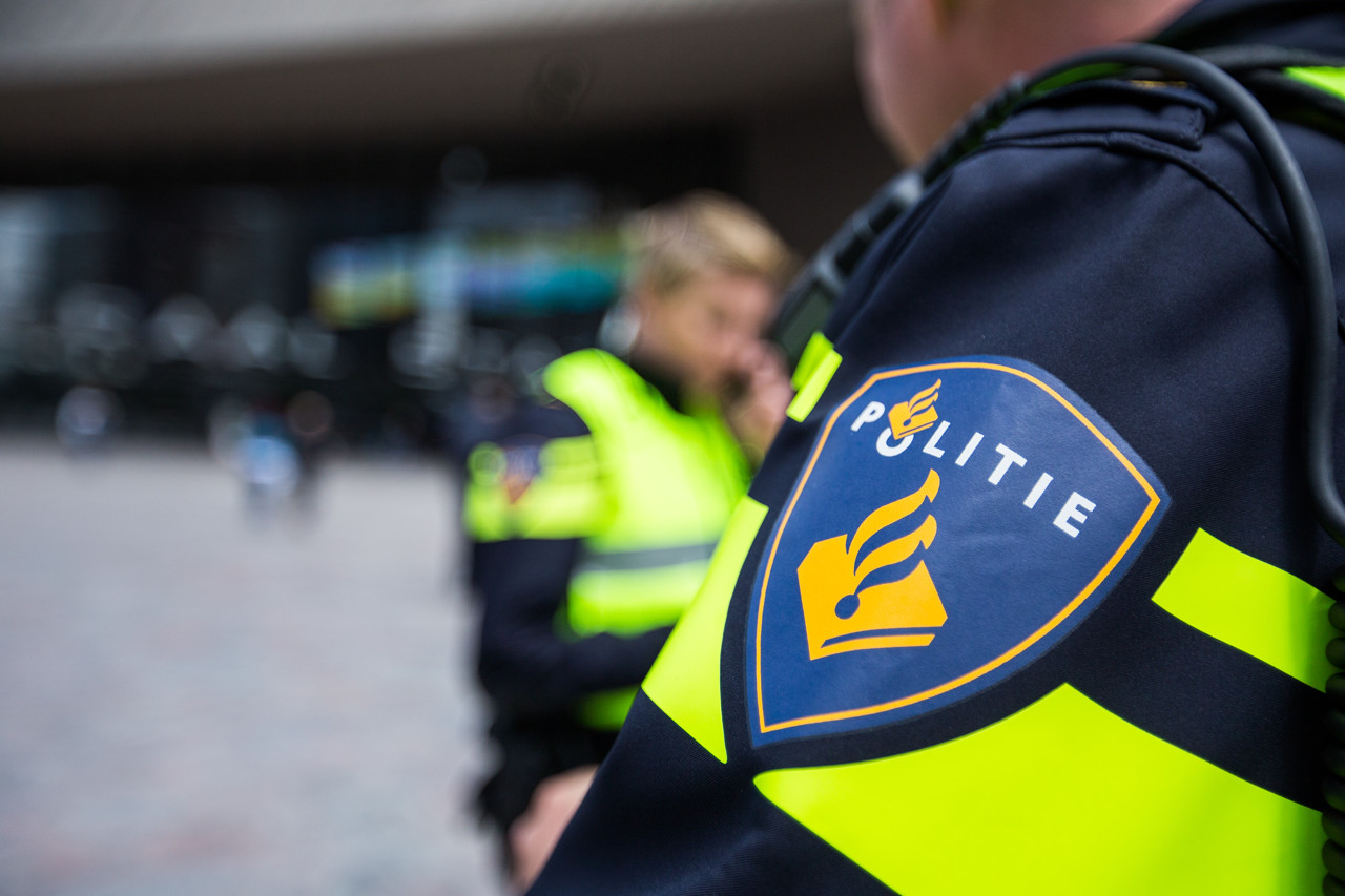 Politie deelt foto onschuldige vrouw als verdachte: 'Betreuren de fout'