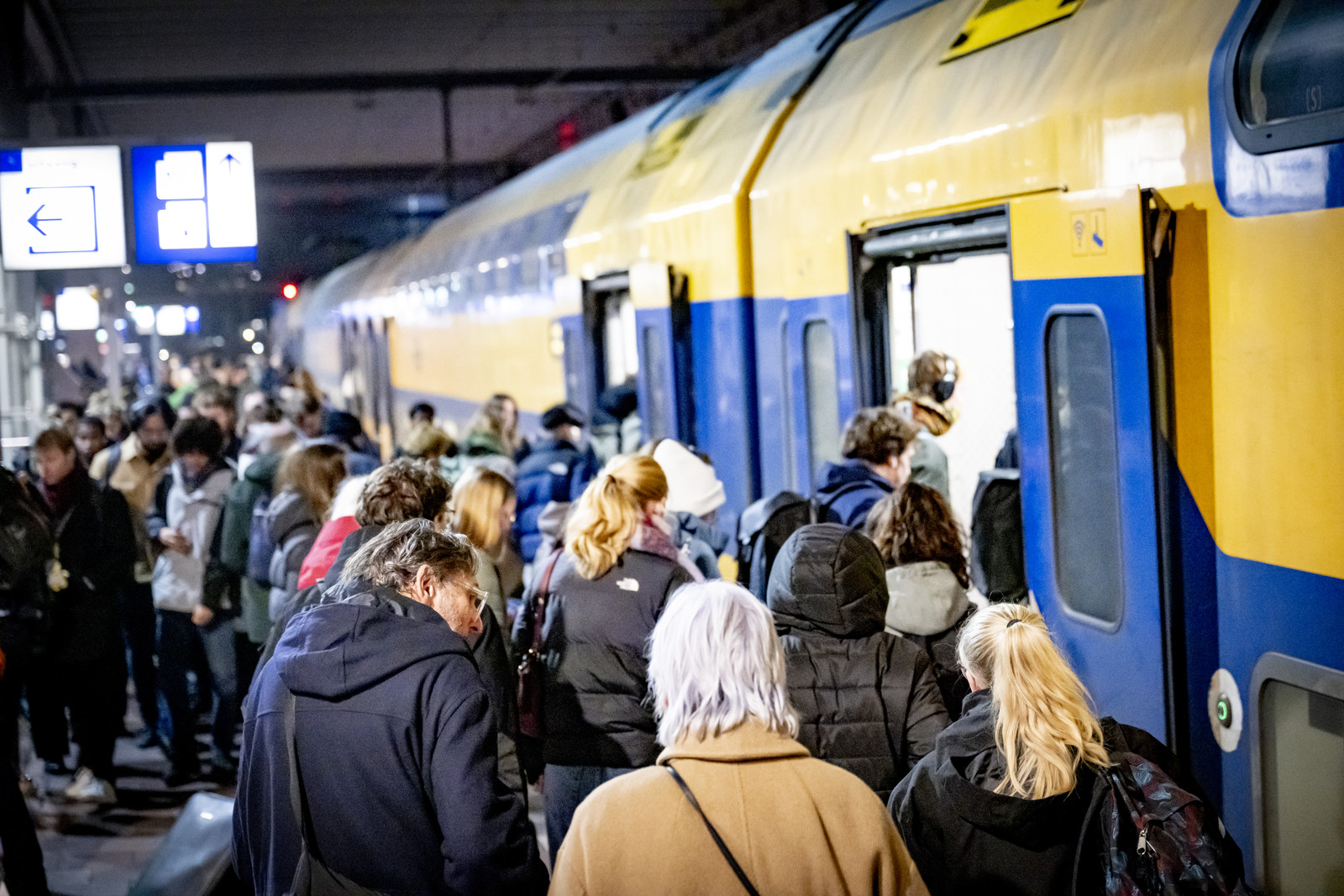 Bovenleiding bij Utrecht gerepareerd, treinen gaan weer rijden