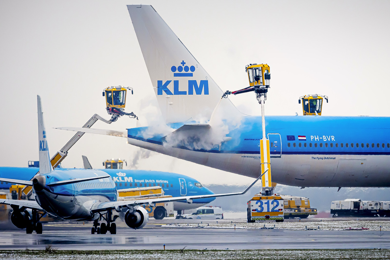 Schiphol schrapt groot aantal vluchten om verwachte sneeuwval morgen