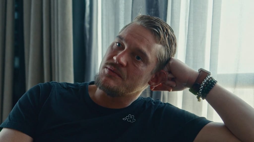 Image for the article: Slaaptekort door cryptoverslaving breekt Ferry Doedens op: 'Er zit nooit een hoeslaken om dat bed'