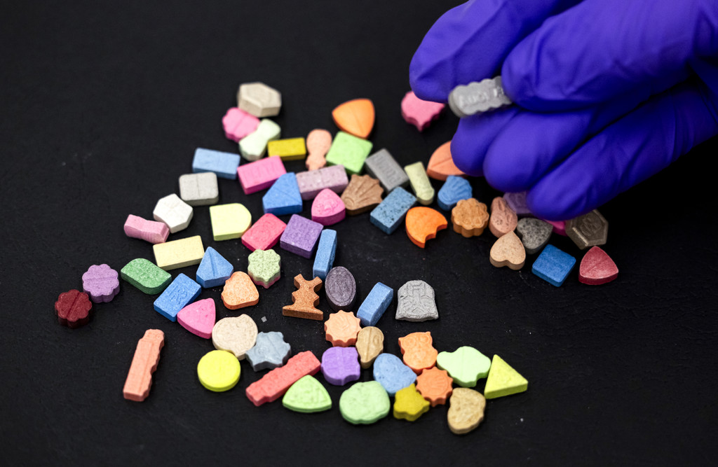 Las drogas de diseño y los analgésicos opioides causan muchas más muertes relacionadas con las drogas