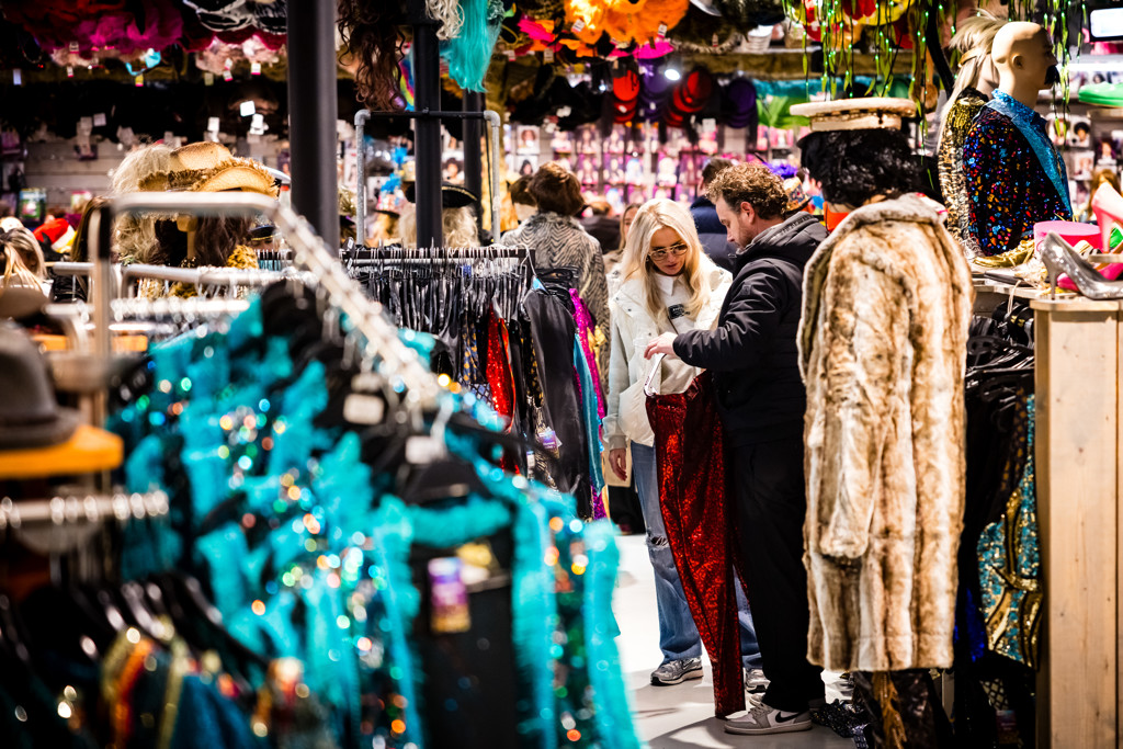 Brabants 'Rommelgat' verbreekt tijdens carnaval wereldrecord voor langste polonaise