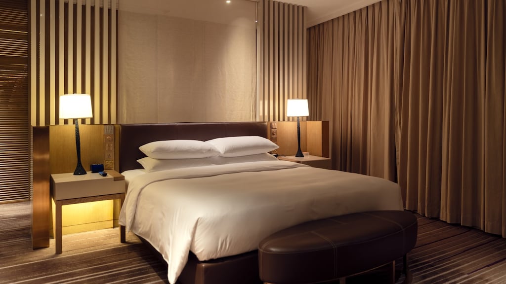 Image for the article: Voor 1 cent in peperduur hotel: Spaanse politie pakt hacker op