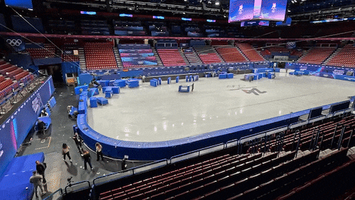 Militaire operatie: zo verandert de shorttrackbaan in een kunstschaatsvloer