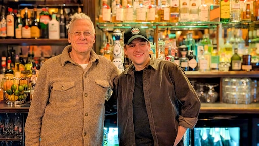 Peter werd verliefd op 'n Noorse, en runt nu Café Amsterdam in Oslo