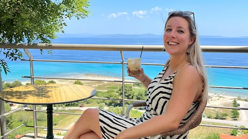 Van Albanië tot Zanzibar: Alieke werkt de helft van het jaar in het buitenland