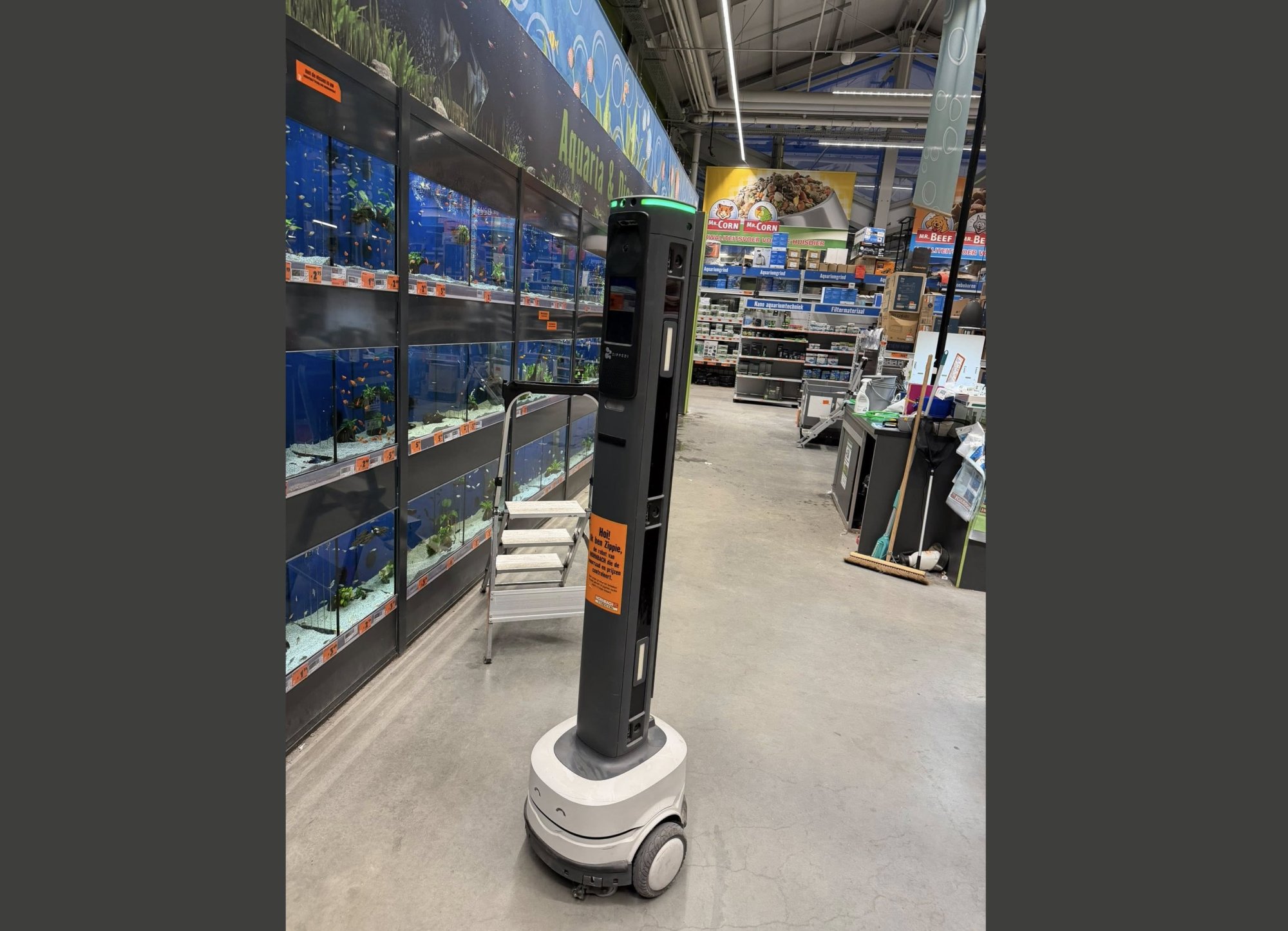 Primeur in Nederland: deze robot rijdt nu rond in filiaal bouwmarkt