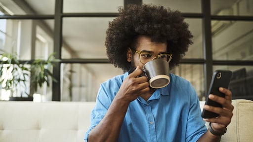 Koffiedrinken zonder slaapproblemen: tot zo laat kan het