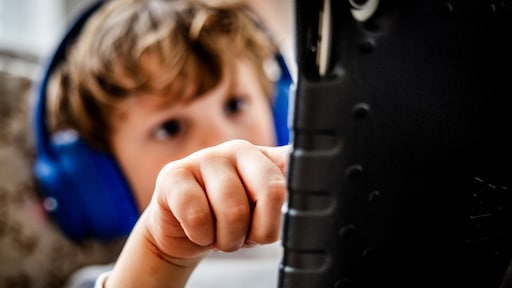 Giftige stoffen in koptelefoons, winkels halen producten uit handel