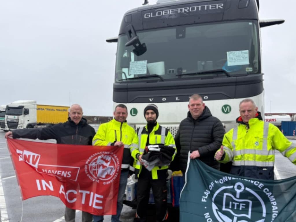 Chauffeurs staken en houden trucks vast: 'Werkgevers gedragen zich crimineel'