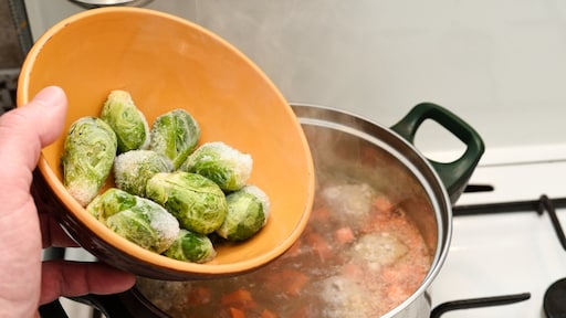 Onderzoek wijst uit: diepvriesgroenten kun je beter níet koken
