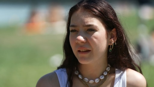 Eliana van Je Zal Het Maar Hebben draagt luiers door vaginisme