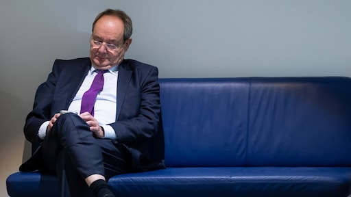 Minister Vijlbrief reageert na ophef over bitches-video: 'Niet zo smaakvol'