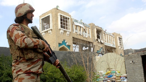 Pakistan in 'open oorlog' met Afghanistan: 'Taliban zijn doorn in het oog'