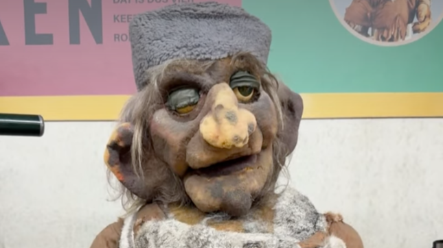 Tv-pop Karbonkel verlost van larven na periode in zuurstofloze zak