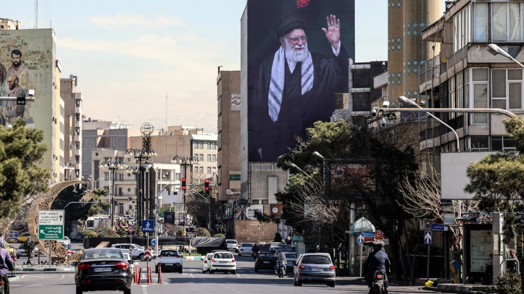 Image for the article: 'Mossad volgde Khamenei maandenlang via gehackte verkeerscamera's'