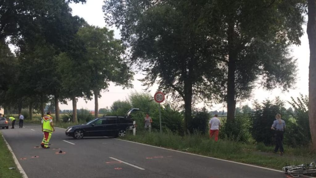 Een foto van het auto-ongeluk waarbij Dean gewond raakte.