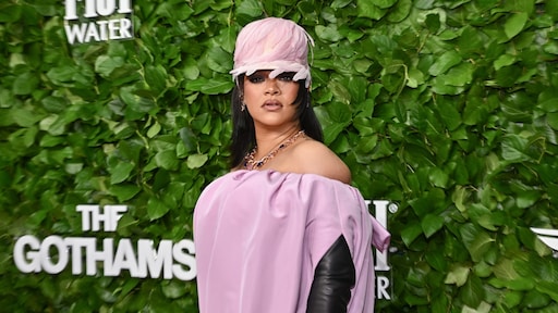 Rihanna laat nieuwe tatoeage ontwerpen door haar kinderen