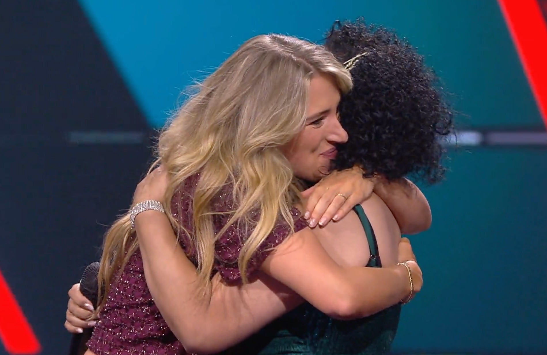 Kandidaat barst tijdens auditie The voice of Holland in tranen uit