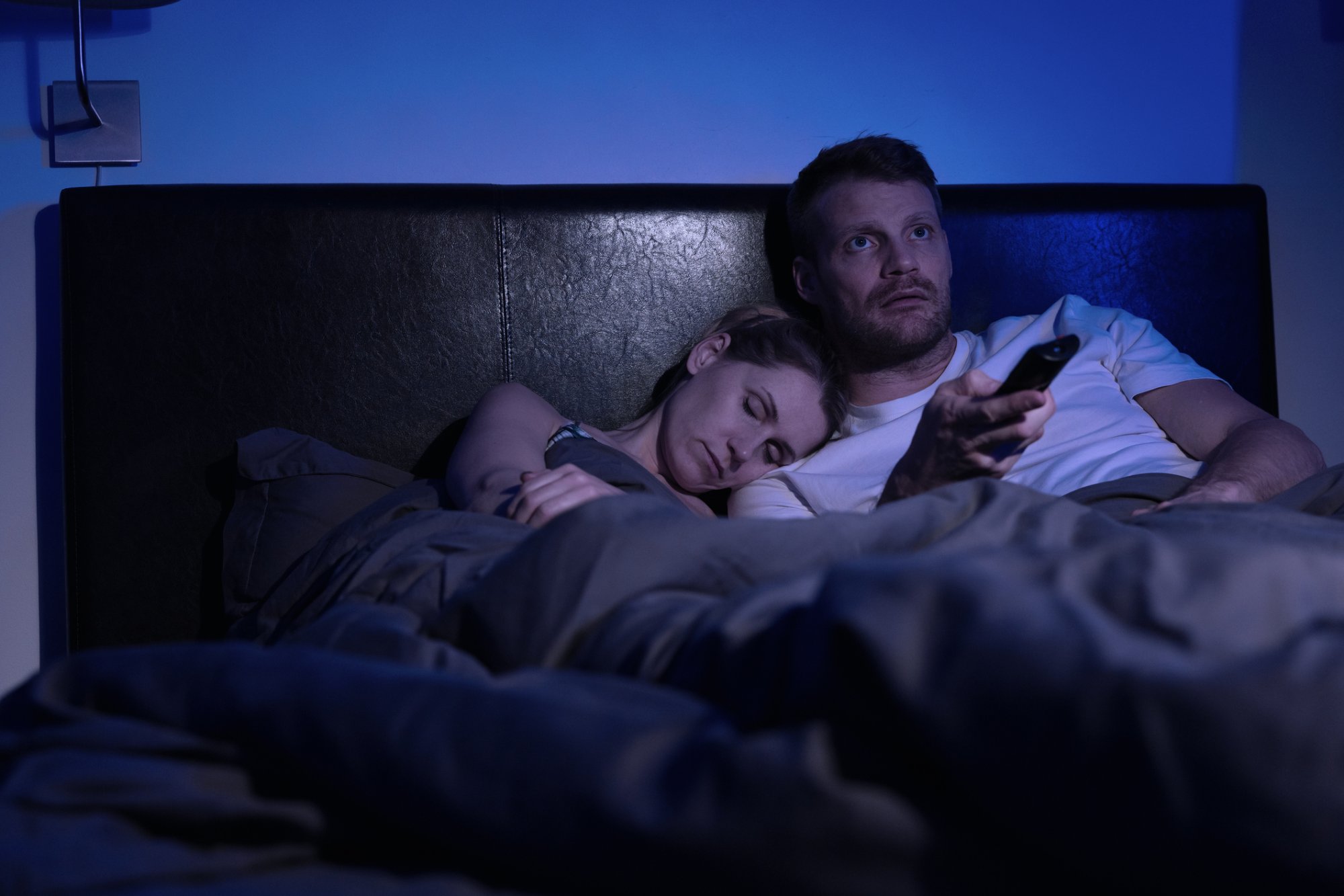 Slaapexpert adviseert: 'Niet aan een tv in de slaapkamer beginnen'