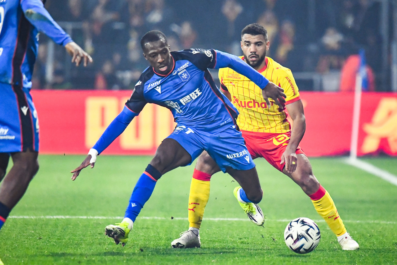 Oud-voetbalinternational Romeo Castelen moet jaar cel in wegens witwassen