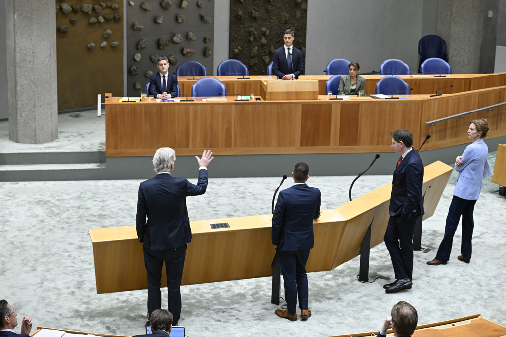 Jetten krijgt kritiek van links en rechts over standpunt Iran