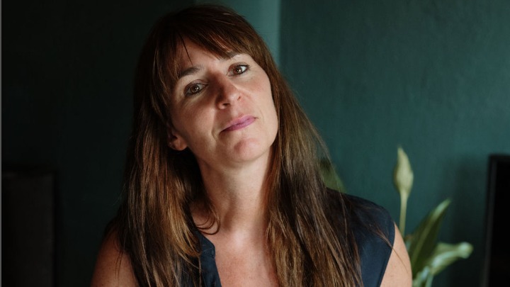 Poepen, masturberen, je vulva: daar praat 'n vrouw niet over, toch? Karin lekker wel 