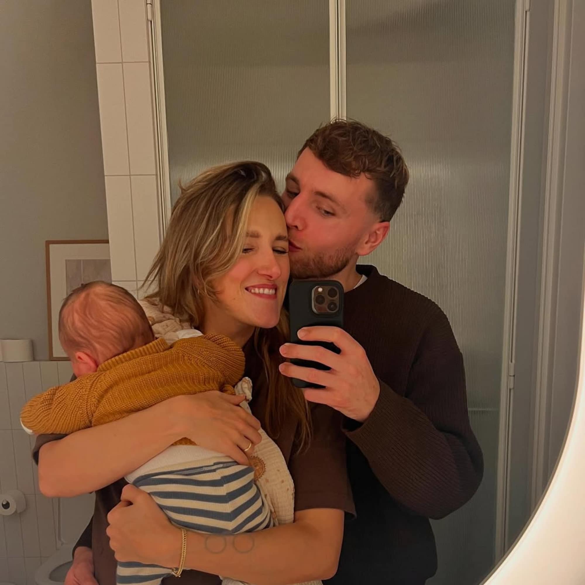 Suzan & Freek delen intiem kijkje in leven met baby Sef in nieuwe videoclip