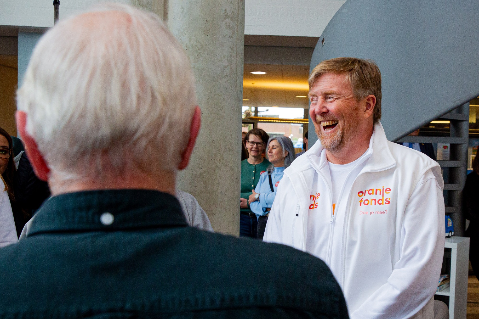 Koning en koningin frissen tuinen op in Hoofddorp voor NLdoet