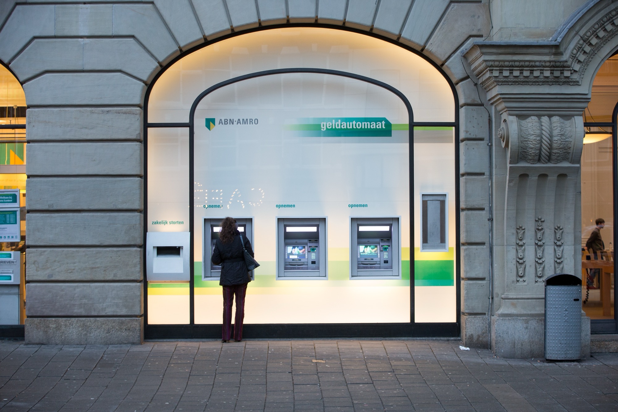 OM: oplichter opende bankrekeningen met deepfakes en gestolen paspoorten