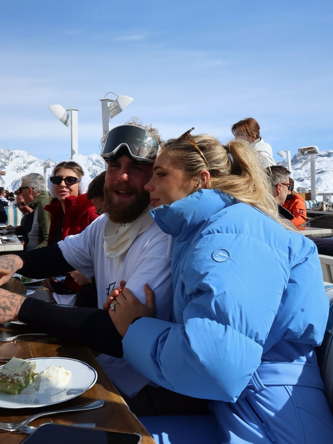 Jake Paul geniet van wintersport met familie Jutta Leerdam